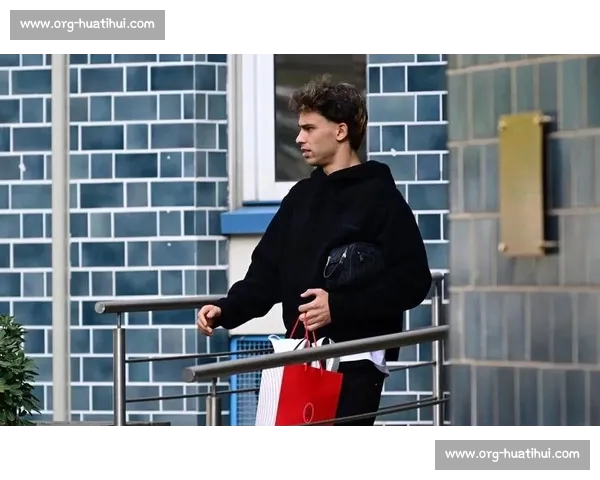 米兰官宣菲利克斯离队引众怒：零贡献为何获感谢？球迷集体炮轰俱乐部