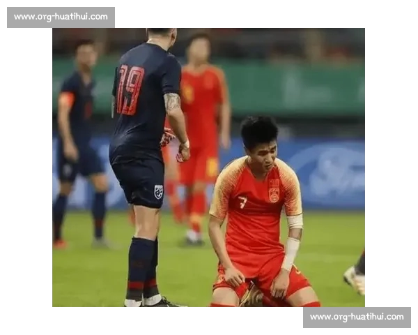 重庆国脚赛后饮酒风波:职业边界争议与舆论撕裂 重庆国脚赛后饮酒风波:职业边界争议与舆论撕裂