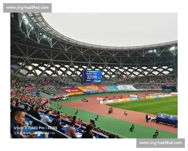 昆山台胞助威团燃爆苏超 万人赛场见证两岸情谊升温 昆山台胞助威团燃爆苏超 万人赛场见证两岸情谊升温