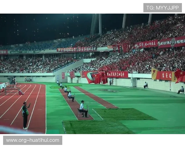 昆山台胞助威团燃爆苏超 万人赛场见证两岸情谊升温